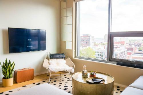 Bright, Luxury Apartment In Historic District