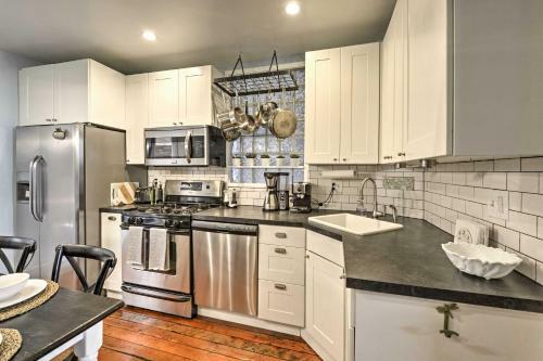 Trinity Home In Center City With Free Parking!