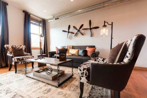 P.h. Carnegie 1br Apartment