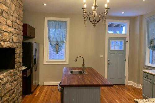 3e - Charming Victorian Townhouse Sleeps 11