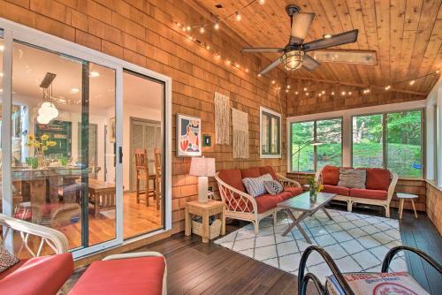 Elevated Forest Escape With Deck And Walk To Pool