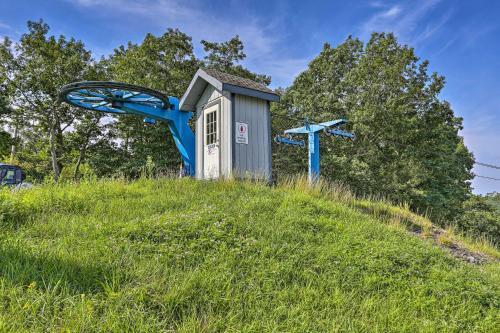 Saw Creek Cabin With 2 Decks And Resort Pool Access