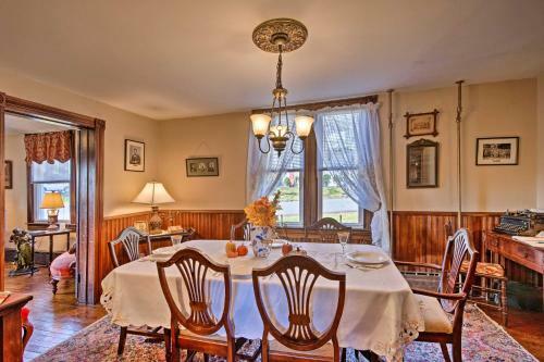 Charming Poconos Home, 5 Mi To Hickory Run!