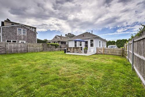 Newport Area Cottage - Walk To First Beach!