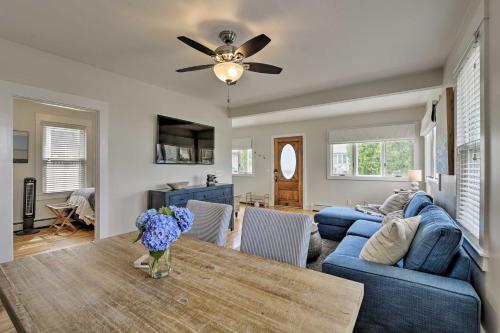 Newport Area Cottage - Walk To First Beach!