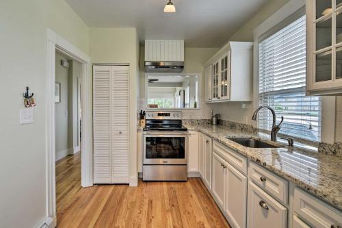Newport Area Cottage - Walk To First Beach!