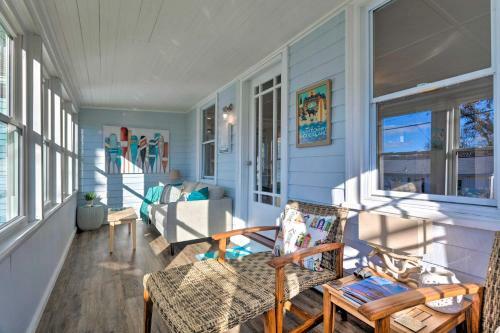 Charming Cottage About 5 Mi To Narragansett Beach!