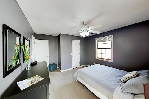 Charming Home On Cul-de-sac - Game Room & Firepit Home