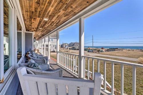 Beach Home With Deck And Views 1 Block To Ocean!