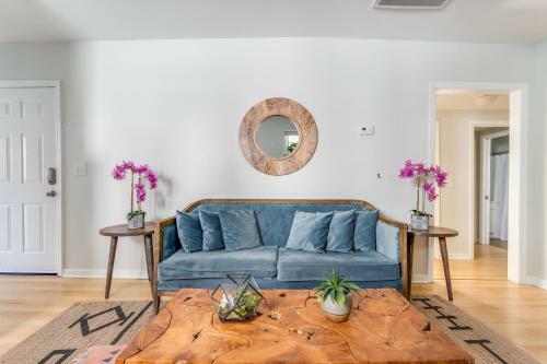 6 Bedrooms One Block From King Street!