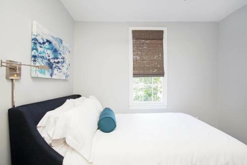 Apartamento New Listing! 2 Bedroom 1 Block To King