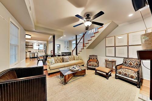 The Richardson House - Walkable Locale Home