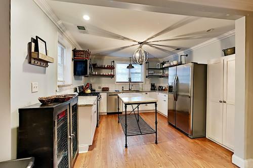 The Richardson House - Walkable Locale Home