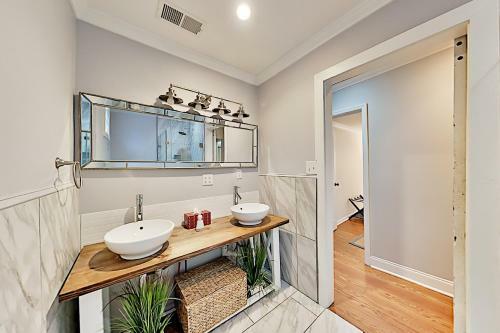 The Richardson House - Walkable Locale Home
