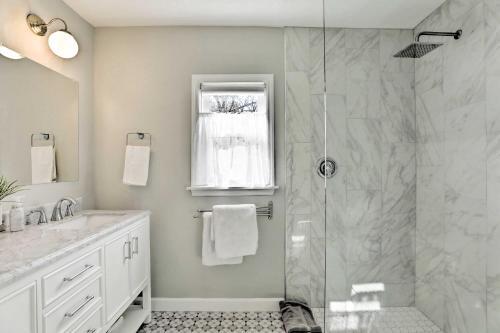 Chic Charleston Home Half Mi To Park Circle!