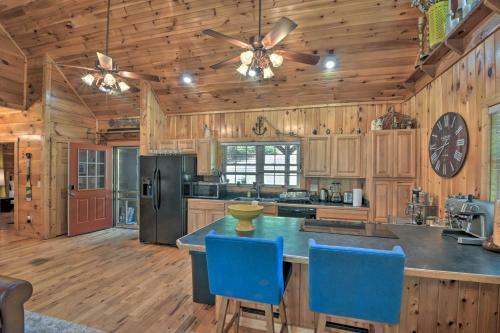 Lake Hartwell Retreat Dock, Deck And Grill!