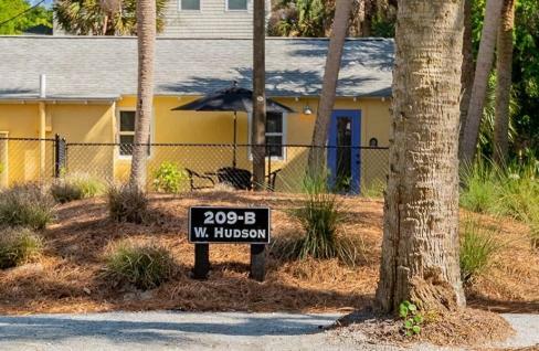 New Listing Completely Renovated Laid Back Casual Beach Bungalow