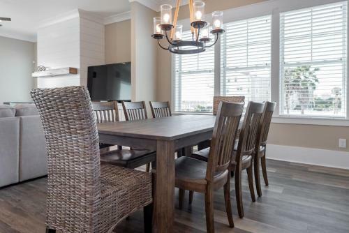 207 E Arctic - Seahorsing Around - Oceanfront - 3 Bedrooms