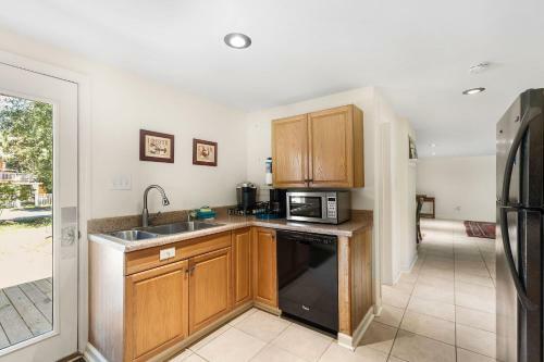 1010 E Ashley - Two Kitchens - Steps To Beach
