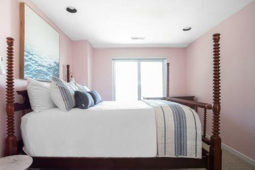 Lighthouse - Beachfront Abode W Pool Table & Ping Pong