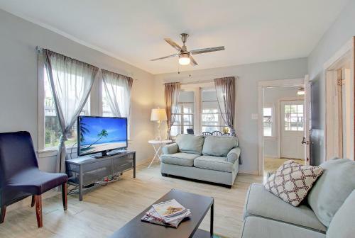 Apartamento New Listing! Boogie Down & Surf?s Up: 2-unit Home Duplex