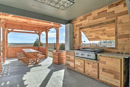 Luxurious Waterfront Retreat With Private Pier!