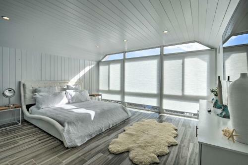 Luxurious Waterfront Retreat With Private Pier!
