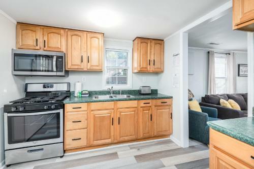 220 W Ashley - Corner Cottage - Central Location