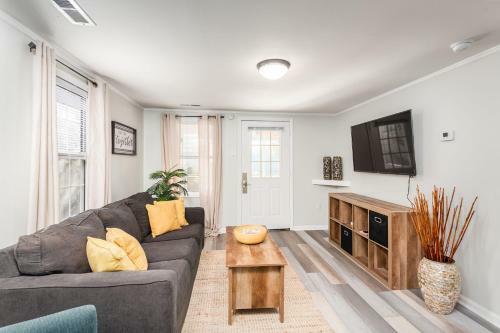 220 W Ashley - Corner Cottage - Central Location