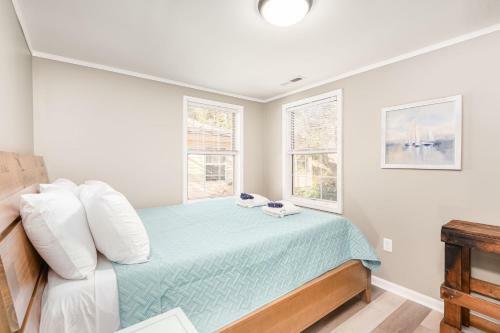 220 W Ashley - Corner Cottage - Central Location