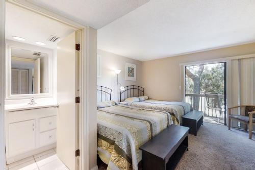 Hickory Cove 18