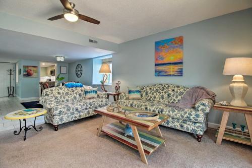 Renovated Villa With 1st-floor Master Walk To Beach