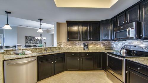 3402 Windsor Court South