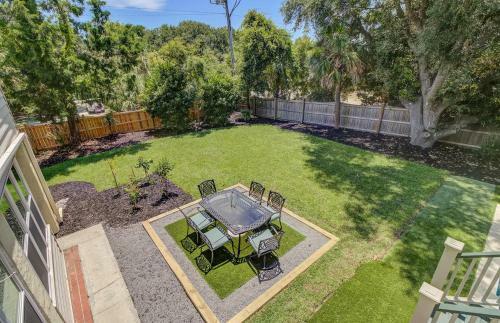 11 43rd Avenue