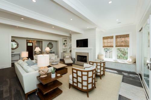 165 Surfsong Road