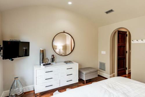 5518 Cypress Point