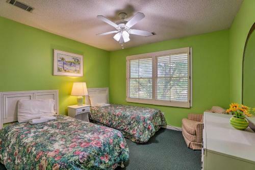 Breezy Southern Retreat With Deck - Walk To Beach!