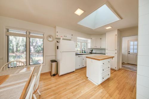 280 Saltmeadow Cove