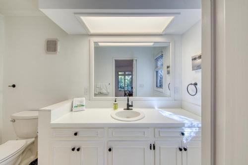 280 Saltmeadow Cove