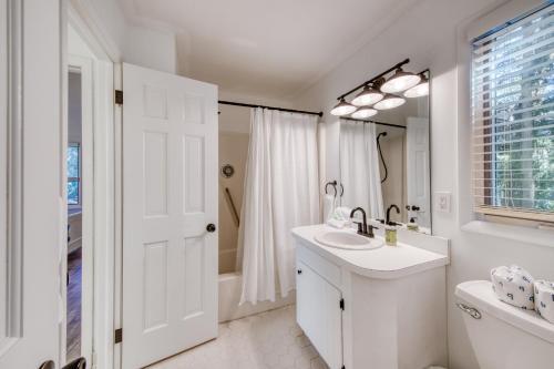 280 Saltmeadow Cove