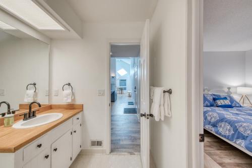 280 Saltmeadow Cove