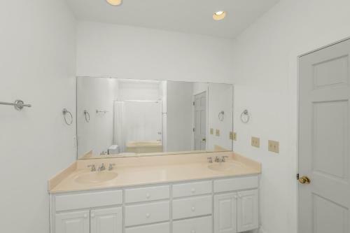67 Forestay Court