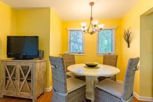 1407 Courtside Villa
