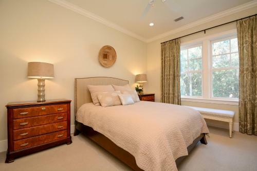 70 Forestay Court