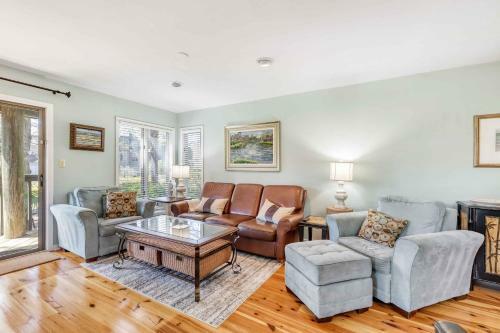 4583 Parkside Villa