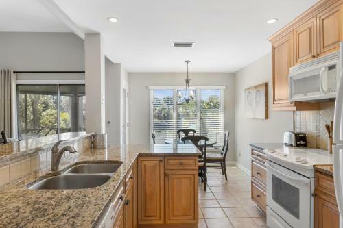 4736 Tennis Club Villa