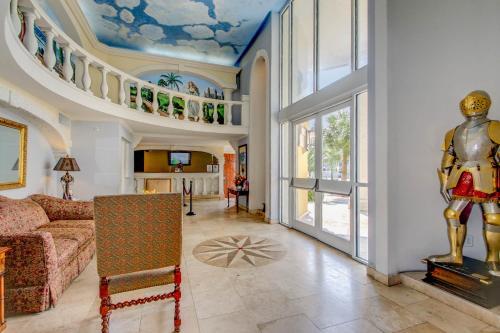 Aparthotel Oceanfront Condo Camelot By The Sea