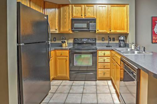 Apartamento Condo On Golf Course With Pool - 10 Mi To Boardwalk!