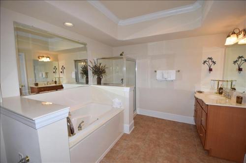 437 Edgewater Villa