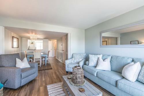 Harbor Island E204